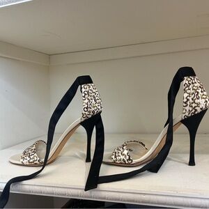 Gucci Black and Gold Patterned Heels